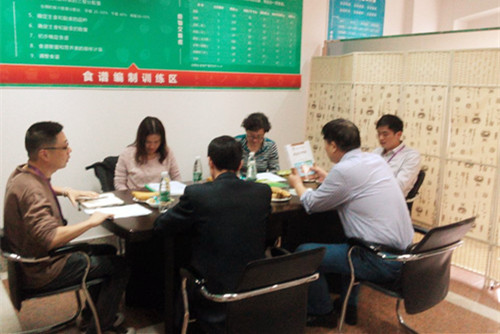 健康管理師合作討論